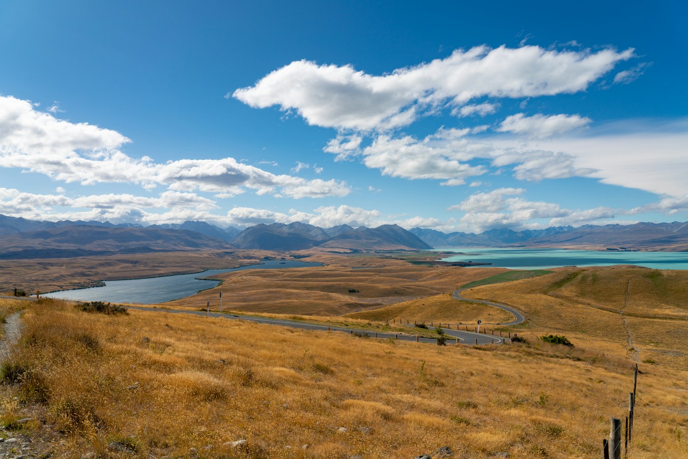 Lake Tekapo and surrounding mountains in New Zealand